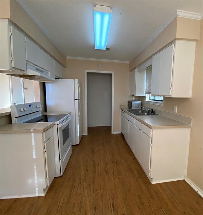 Building Photo - 301 Shady Grove Dr