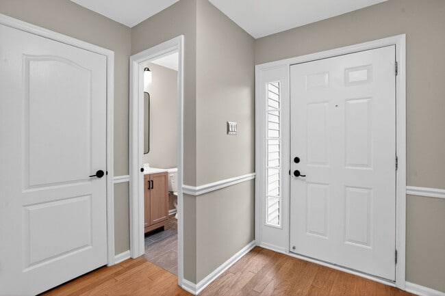 Building Photo - 2801 Harvard Ct