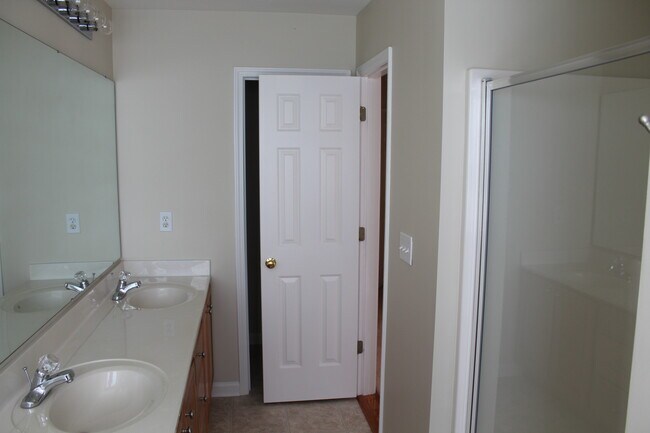 Building Photo - 4648 Fringetree Dr