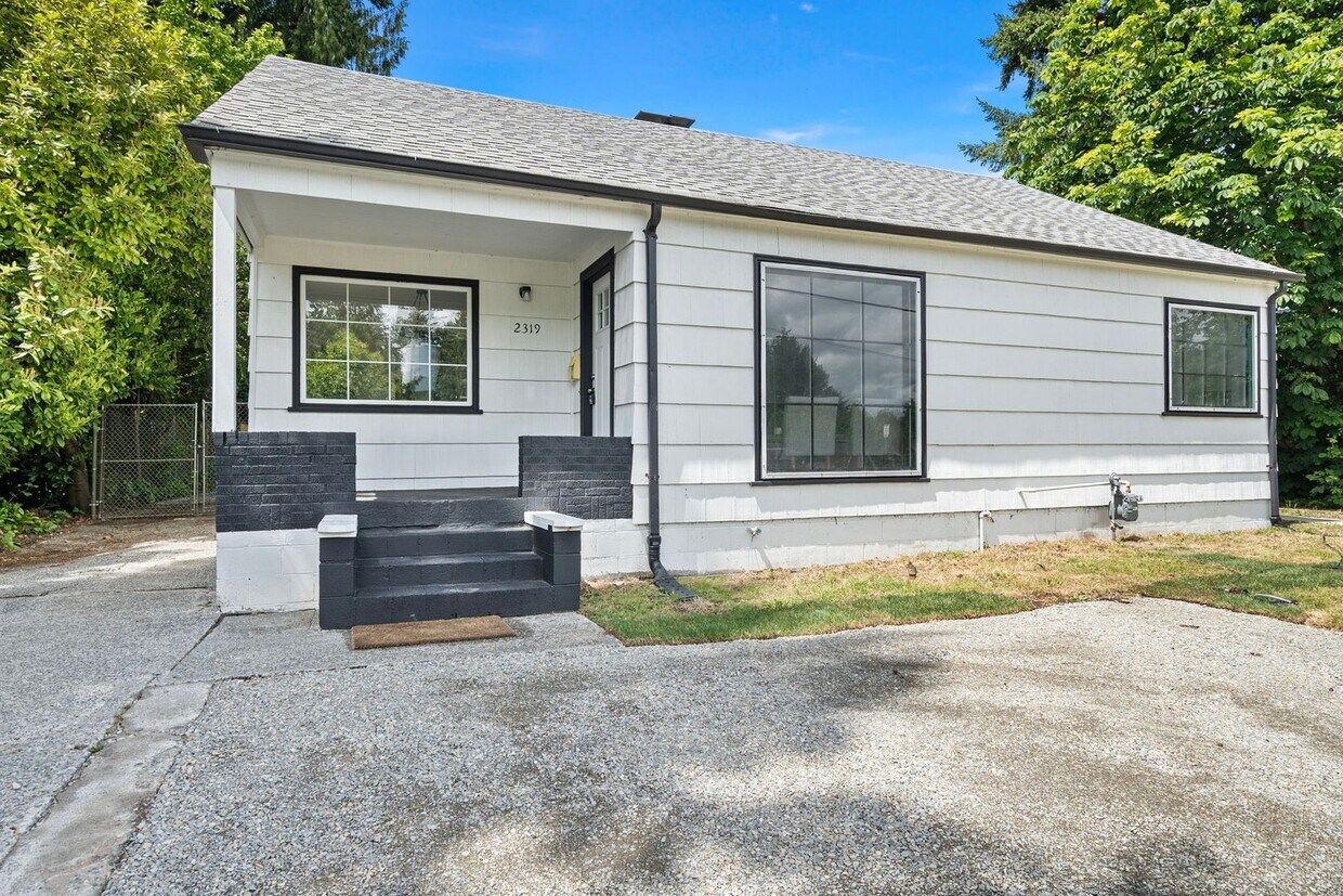 Primary Photo - Spacious 4-Bedroom Home in South Capitol O...