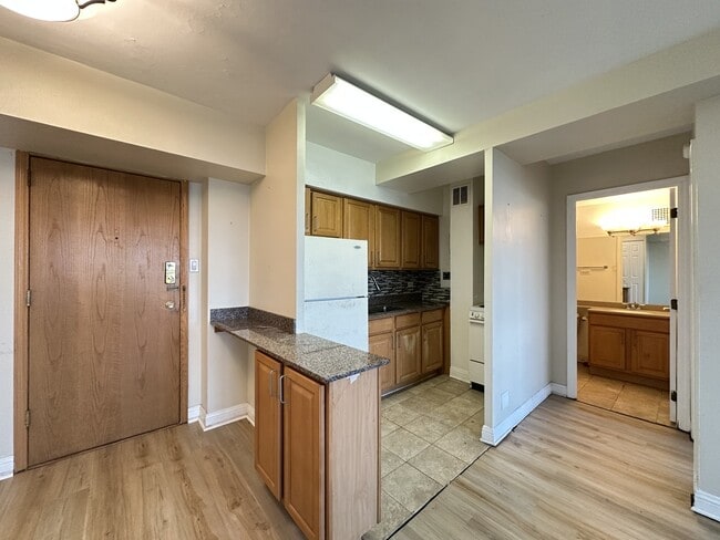 Building Photo - 4180 N Marine Dr