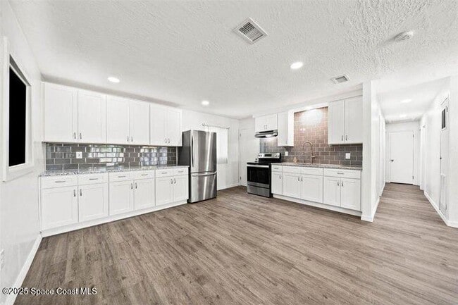 Foto del edificio - 2331 Warwick Rd