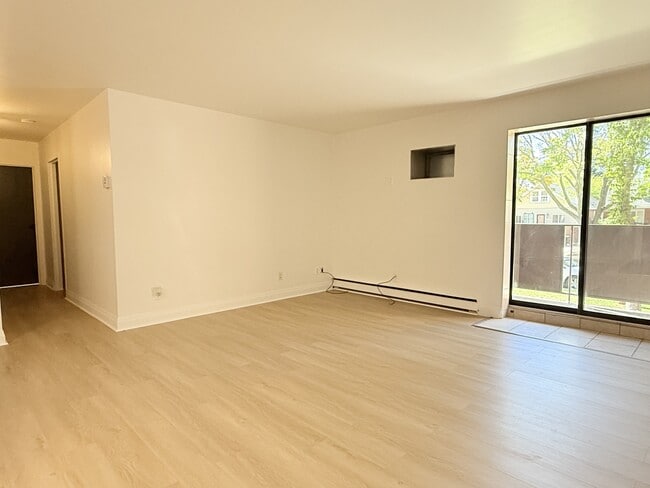 Photo du bâtiment - 650 Cameron Ave