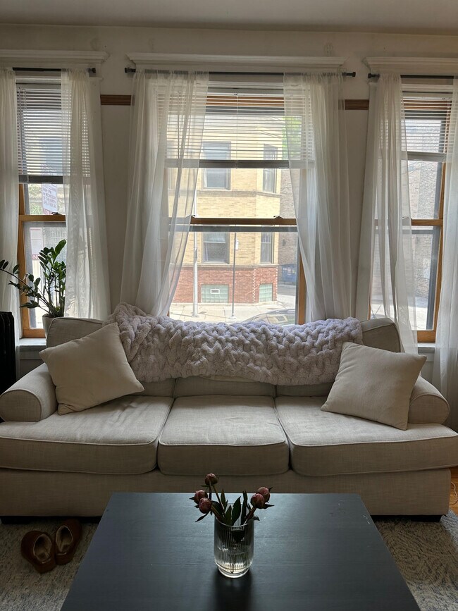 Building Photo - 719 Oakdale W Ave