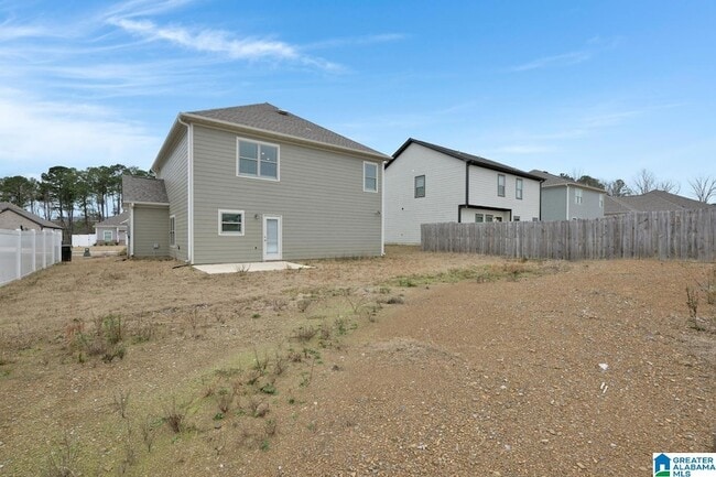 Building Photo - 170 Kings Wy