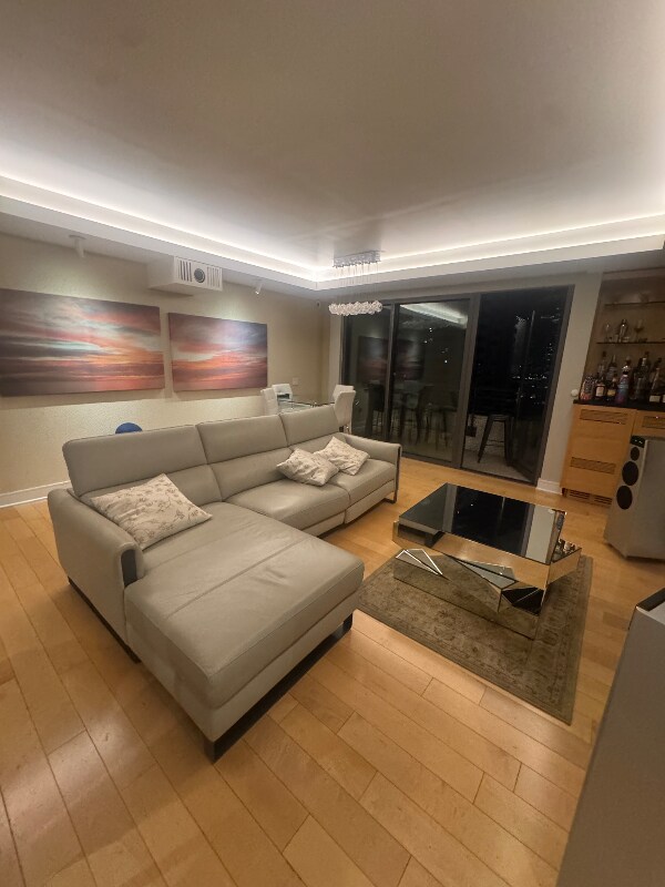 Foto del edificio - 645 Front St