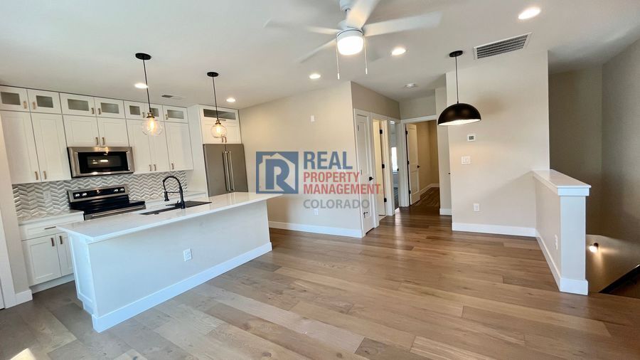 Primary Photo - 127 1/2 S Pennsylvania St-