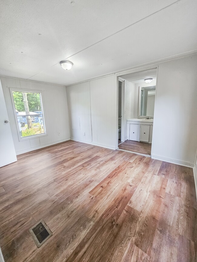 Building Photo - 412 McElhaney Rd