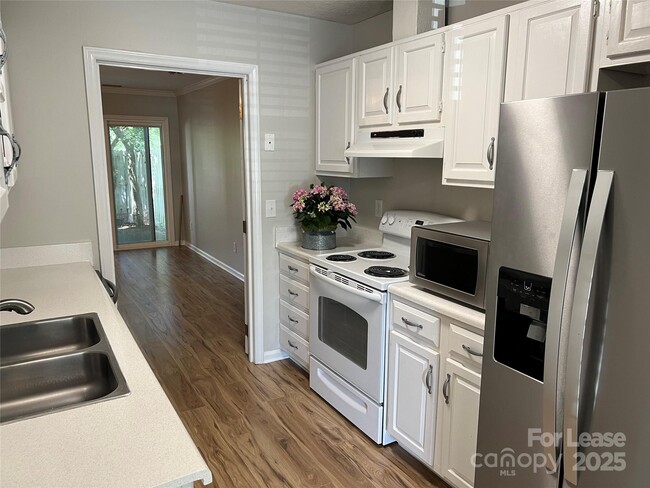 Building Photo - 2719 Tiergarten Ln