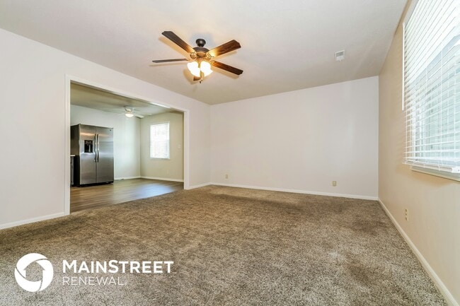 Building Photo - 303 E 11th St