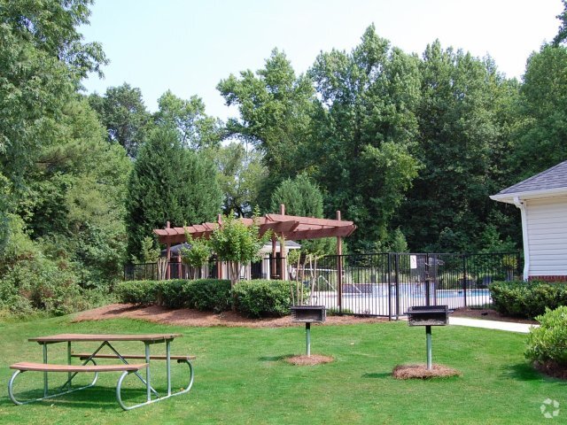 Picnic and Grilling Areas - Walden Pointe