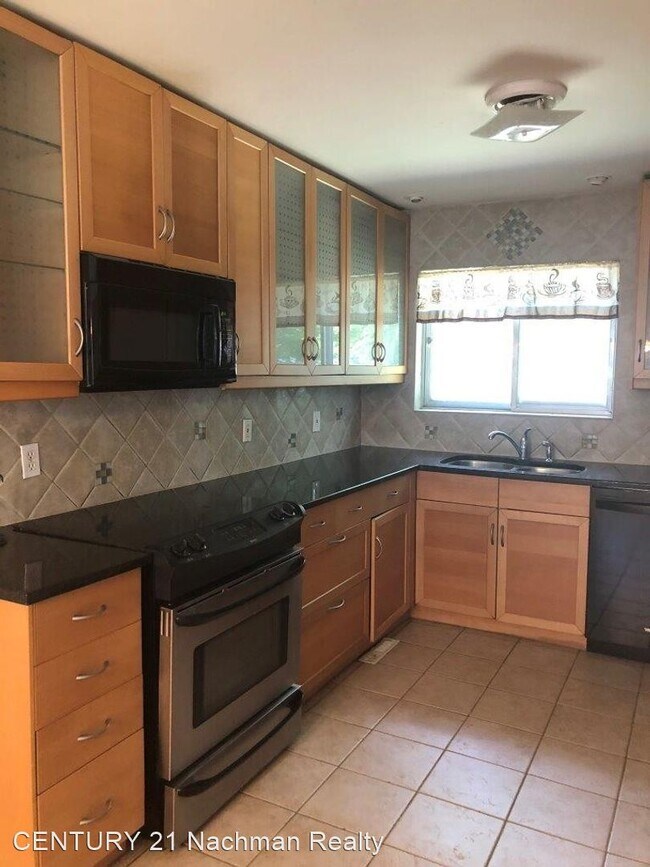 Foto del edificio - 3 br, 1 bath House - 411 Foxhill Road