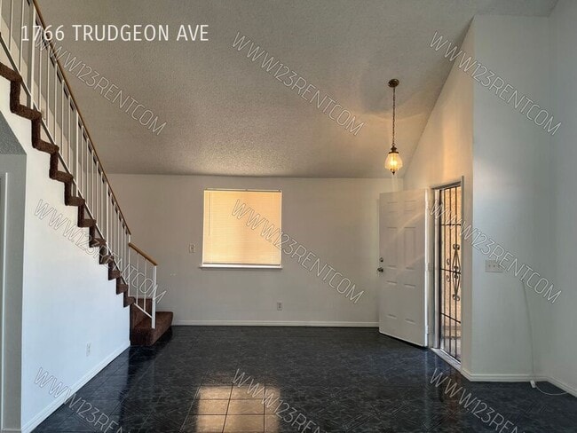 Foto del edificio - 1766 Trudgeon Ave