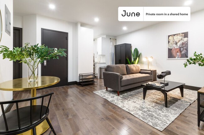 Foto del edificio - Private bedroom in 3 bed/1 bath Home