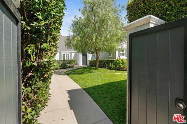 Building Photo - 234 N Ridgewood Pl