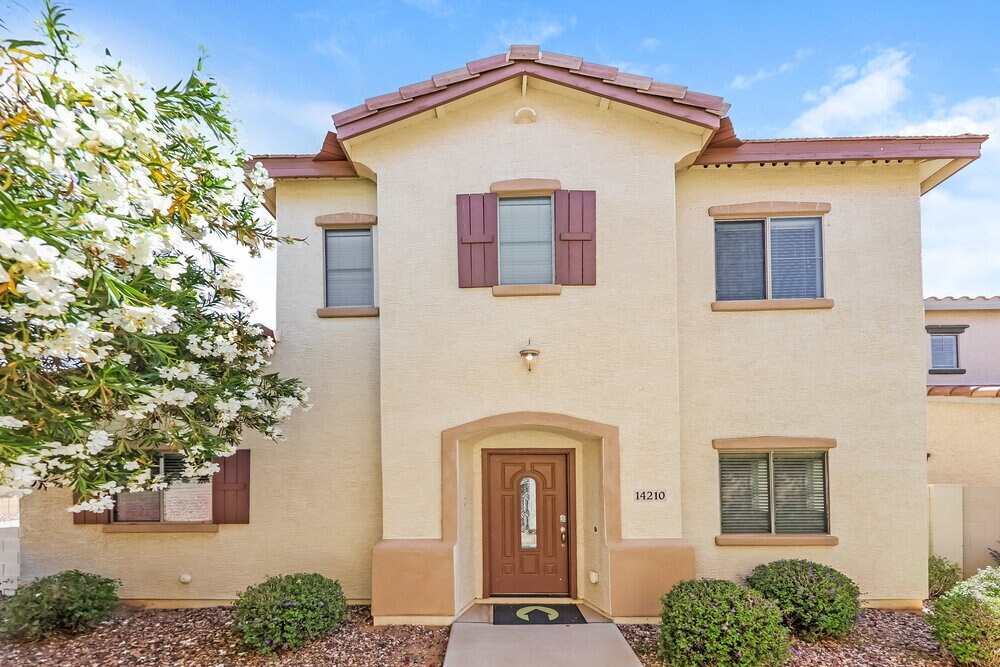 Foto principal - 14210 W Country Gables Dr