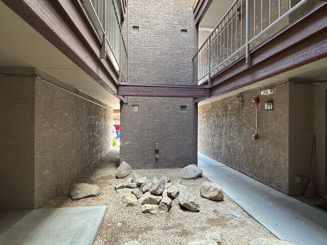 Foto del edificio - 2 Bedroom in the El Tovar Condominiums Near N Central Ave and W Dunlap Ave!