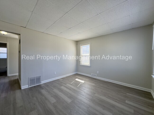 Foto del edificio - Beautifully Updated 3-Bedroom with Large Open Upstairs!