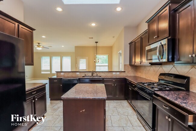 Building Photo - 18711 Deer Trace Dr