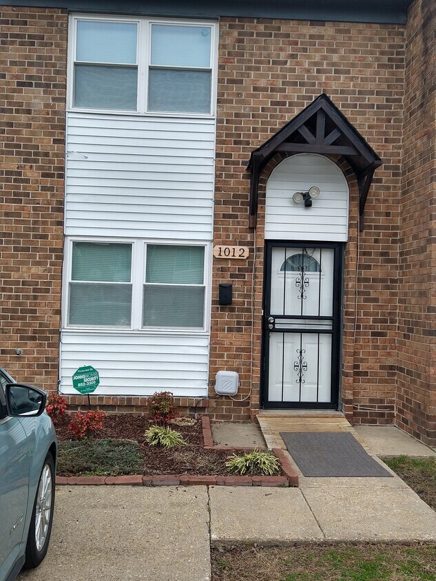 Primary Photo - 1012 Bowe Pl