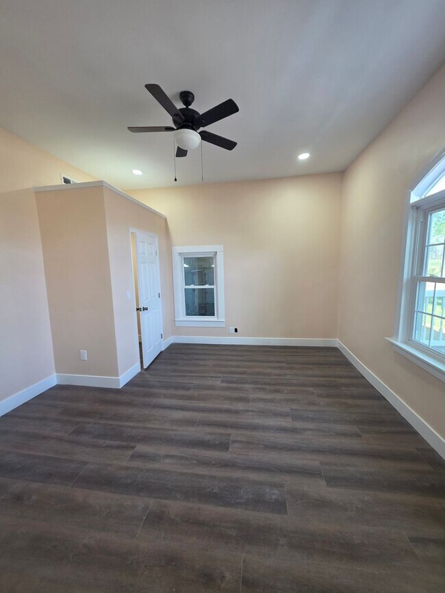Building Photo - Newly Renovated Stunning Home