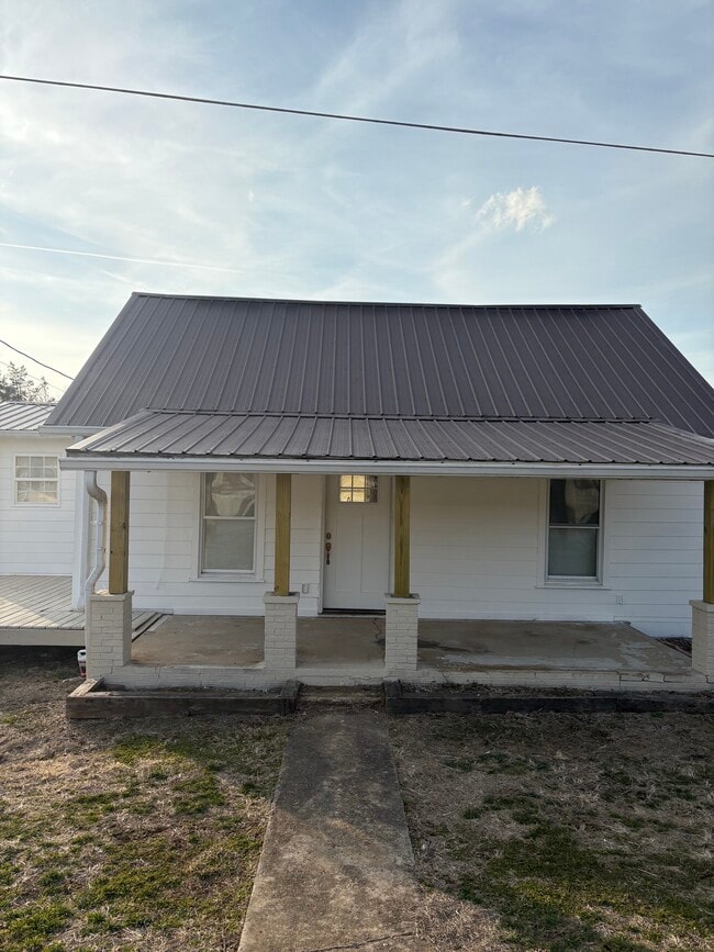 Building Photo - 589 Mountain Rd