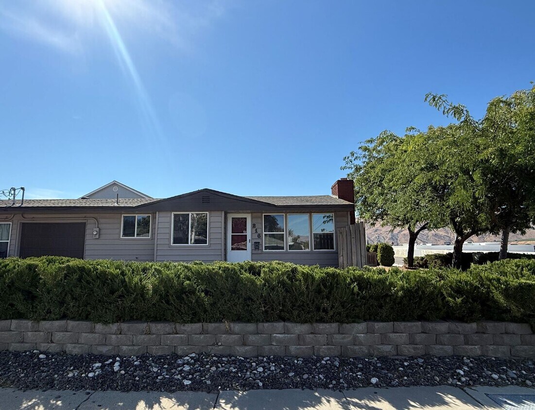 Foto principal - Now renting 2 bedroom Duplex please visit ...