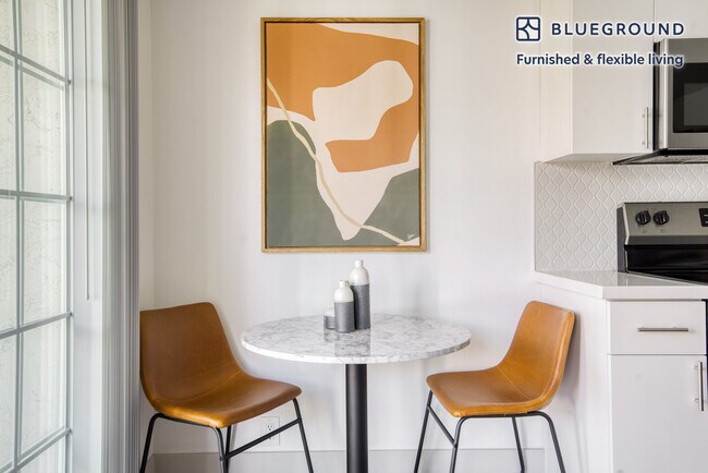 Building Photo - 601 Almarida Dr