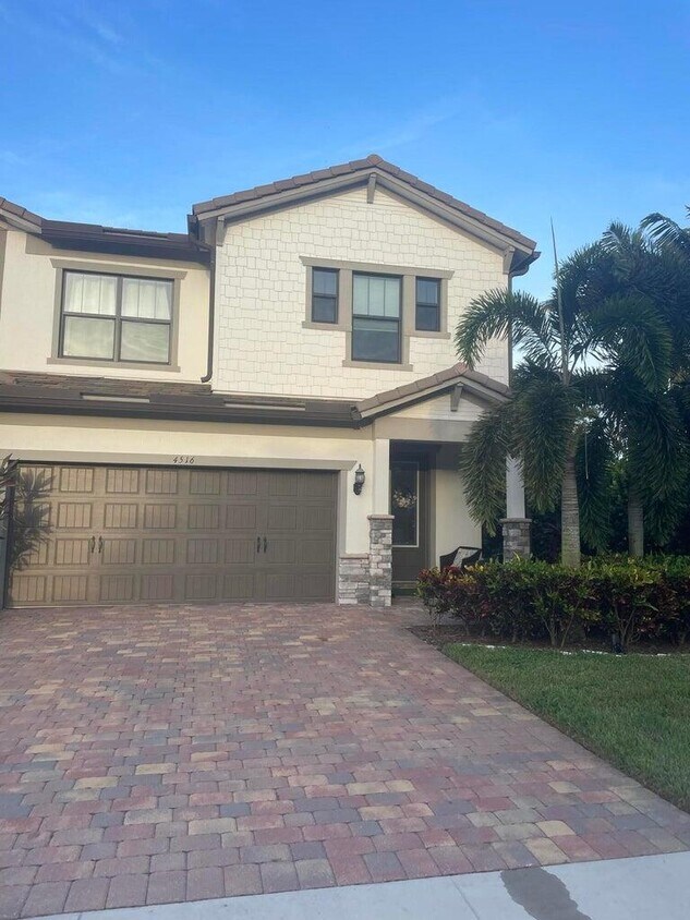 Foto principal - 4516 Eventing St
