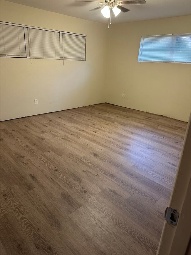 Building Photo - 3/2/2 Fenced Yard LISD Pet Friendly