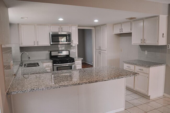 Foto del edificio - 2931 Colony Dr