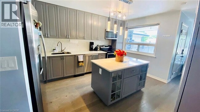 Photo du bâtiment - 1601 Sandgate Crescent