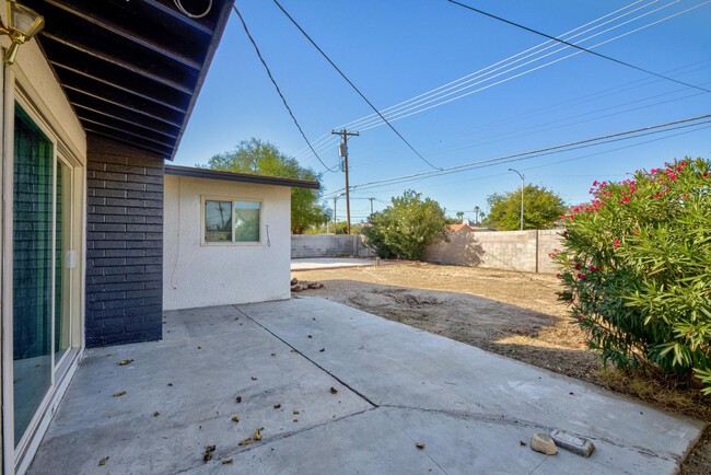 Building Photo - 3 bed and 2 bath with big yard for boat an...