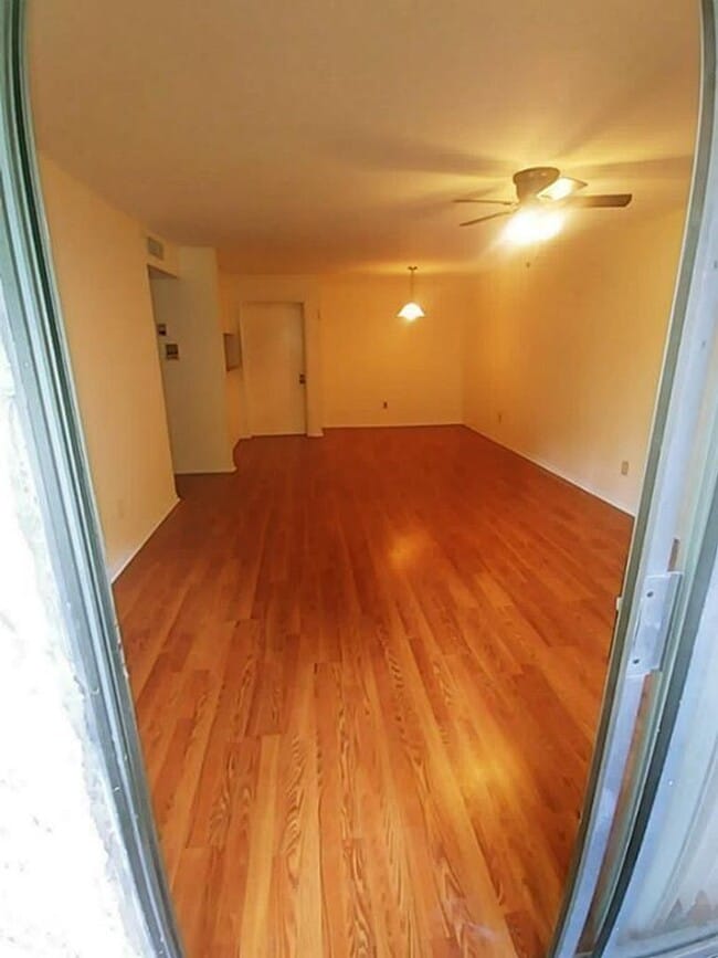 Foto del edificio - Two Bedroom Condo Near Med Center!
