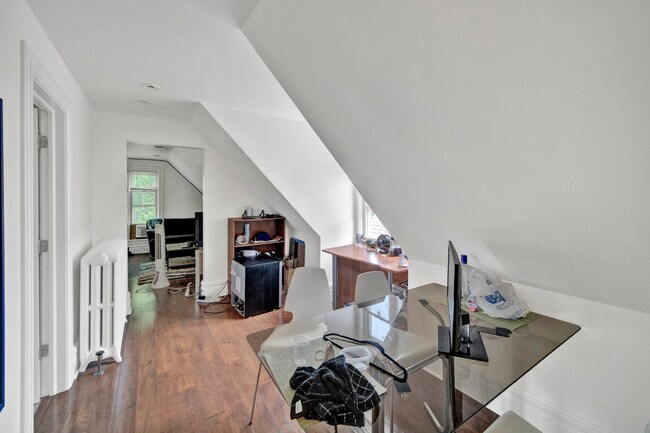 Foto del edificio - 2026 Maple Ave