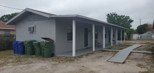 Building Photo - 2206 Lucerne Park Rd 1-4