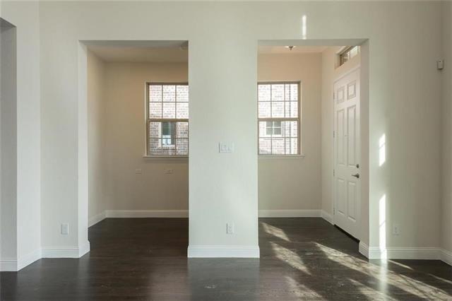 Foto del edificio - 6812 Royal View Dr