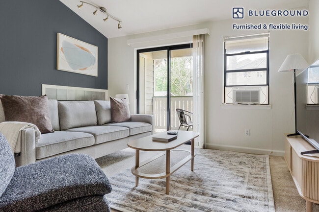 Building Photo - 15850 NE 40th St