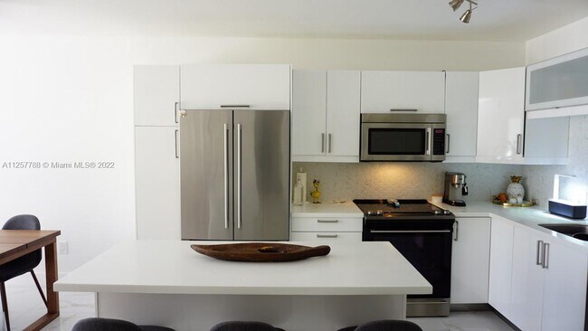 Foto del edificio - 1651 NE 115th St  17C Miami Fl 33181