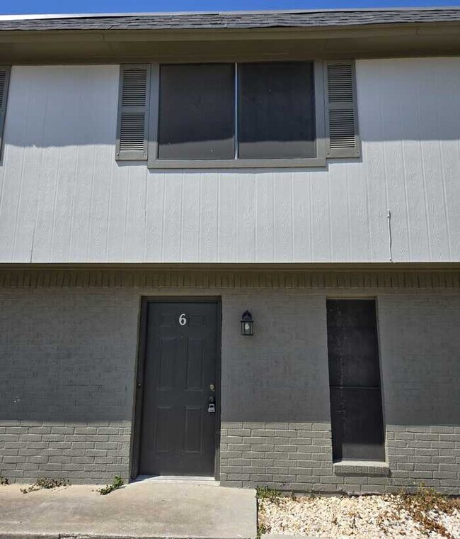 Foto del edificio - Great 2 bed 1 bath townhome in Justin!