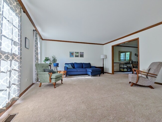 Building Photo - 3003 Bennett Dr