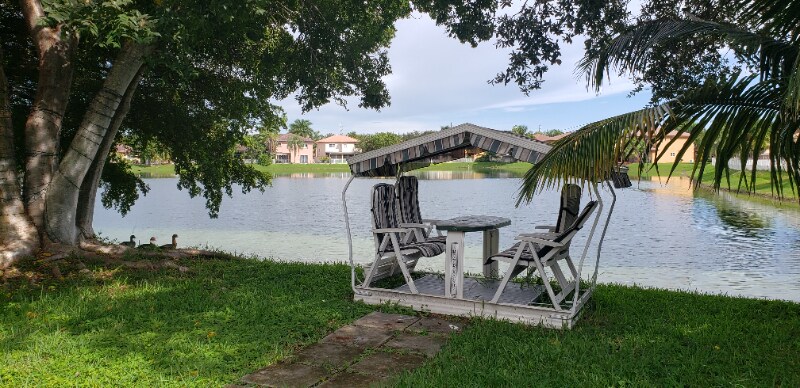 Foto del edificio - 4138 NE 30th St