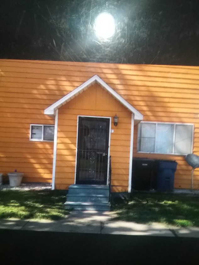 Primary Photo - 209 E Center St