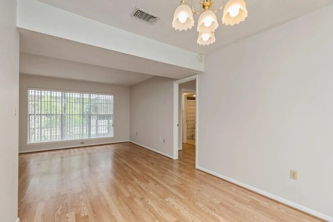 Foto del edificio - 104 Country Club Dr