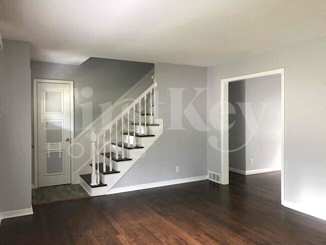 Foto del edificio - 8712 Marty Ln