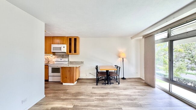 Building Photo - Queen Emma Gardens – Prince Tower | Studio | 1 Bath | 1 Assigned Parking