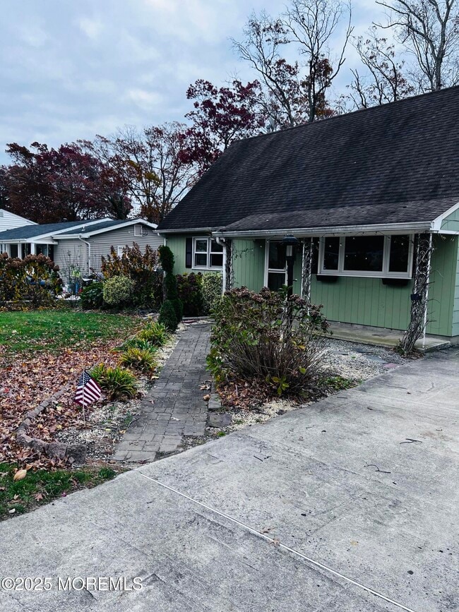 Building Photo - 891 Raleigh Dr