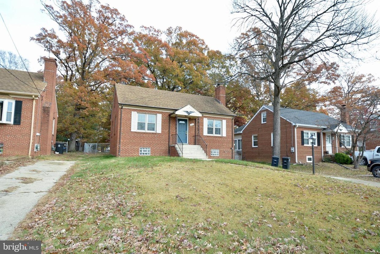 6616 Livingston Rd, Oxon Hill, MD 20745 House for Rent in Oxon Hill