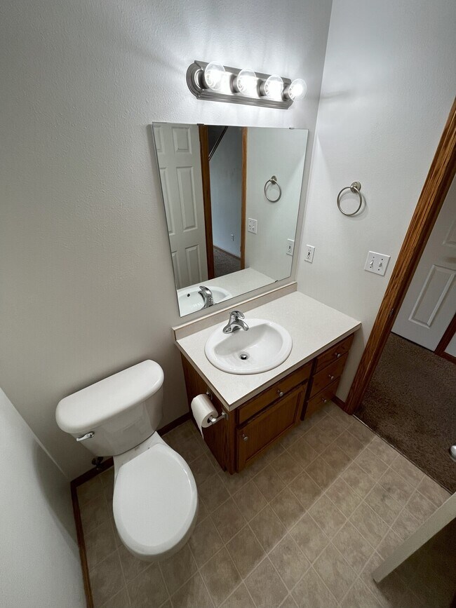 Foto del edificio - 707 West Fargo Townhomes