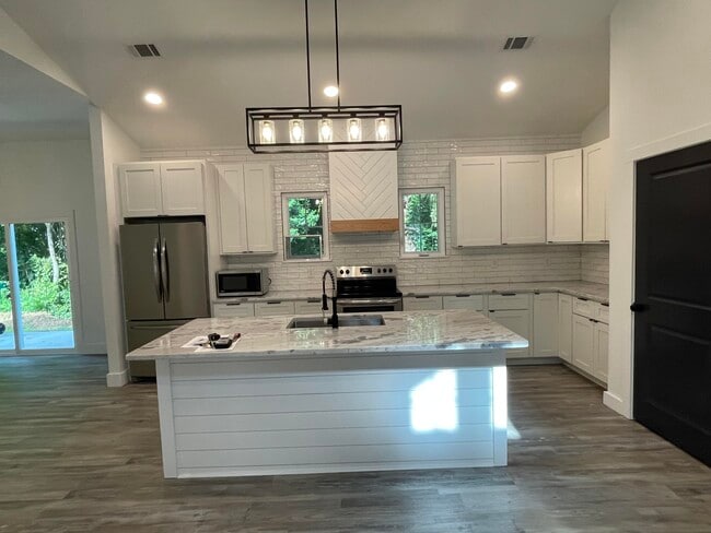 Foto del edificio - 1321 Cedar Ave S